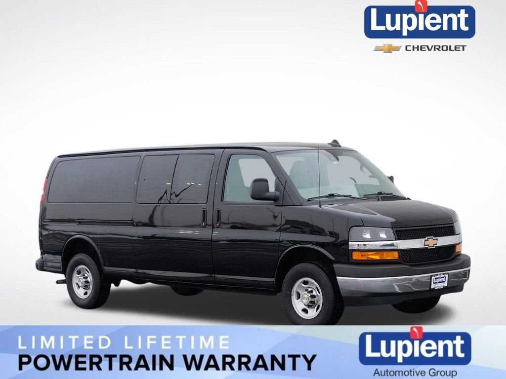 2025 Chevrolet Express Passenger 3500 1LT