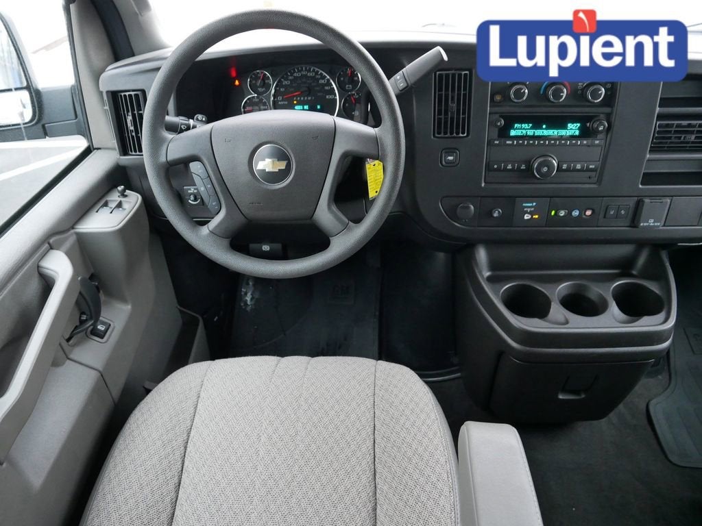 2025 Chevrolet Express Passenger 3500 1LT