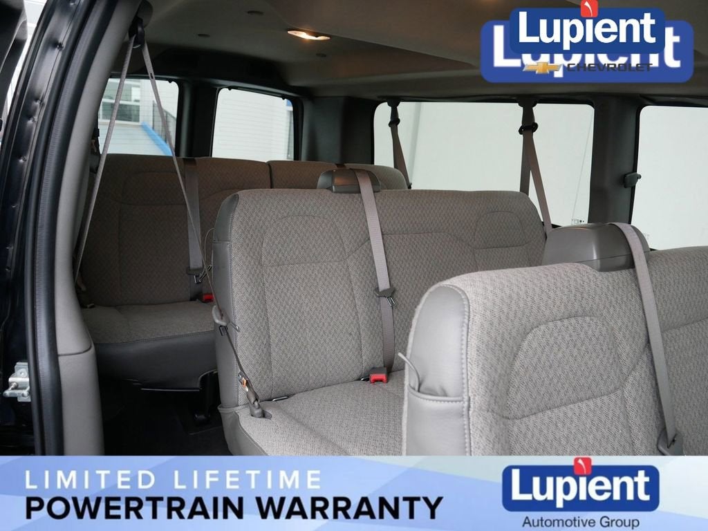 2025 Chevrolet Express Passenger 3500 1LT