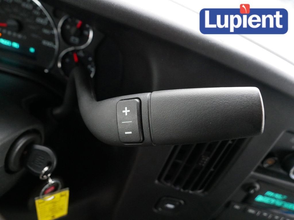 2025 Chevrolet Express Passenger 3500 1LT