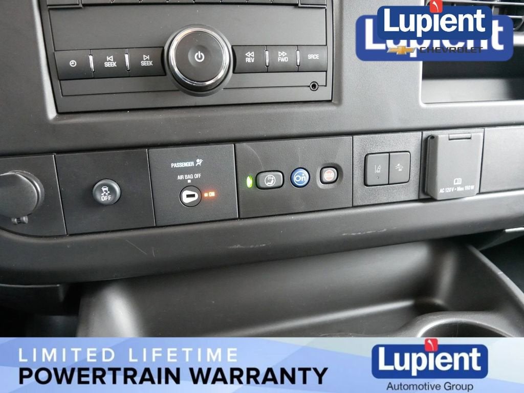 2025 Chevrolet Express Passenger 3500 1LT
