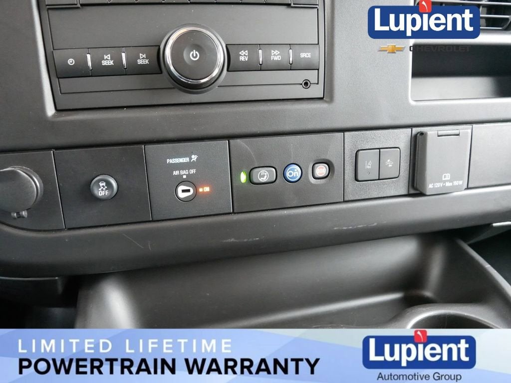 2025 Chevrolet Express Passenger 3500 1LT