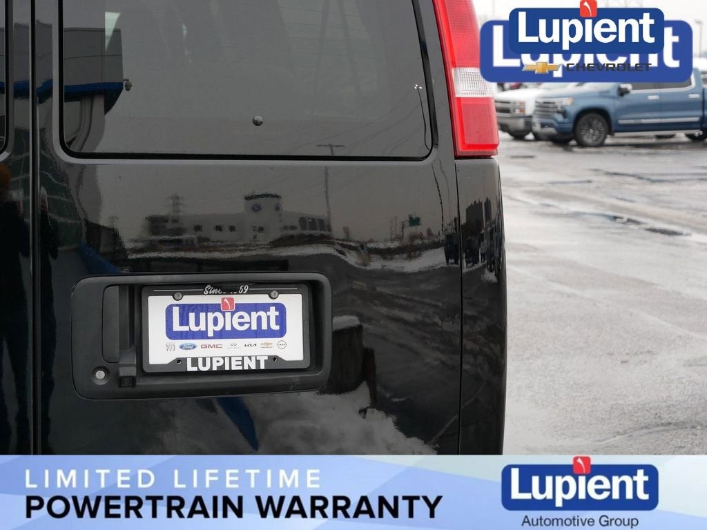 2025 Chevrolet Express Passenger 3500 1LT