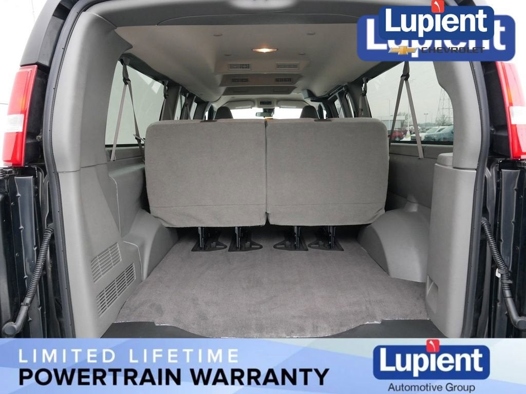 2025 Chevrolet Express Passenger 3500 1LT