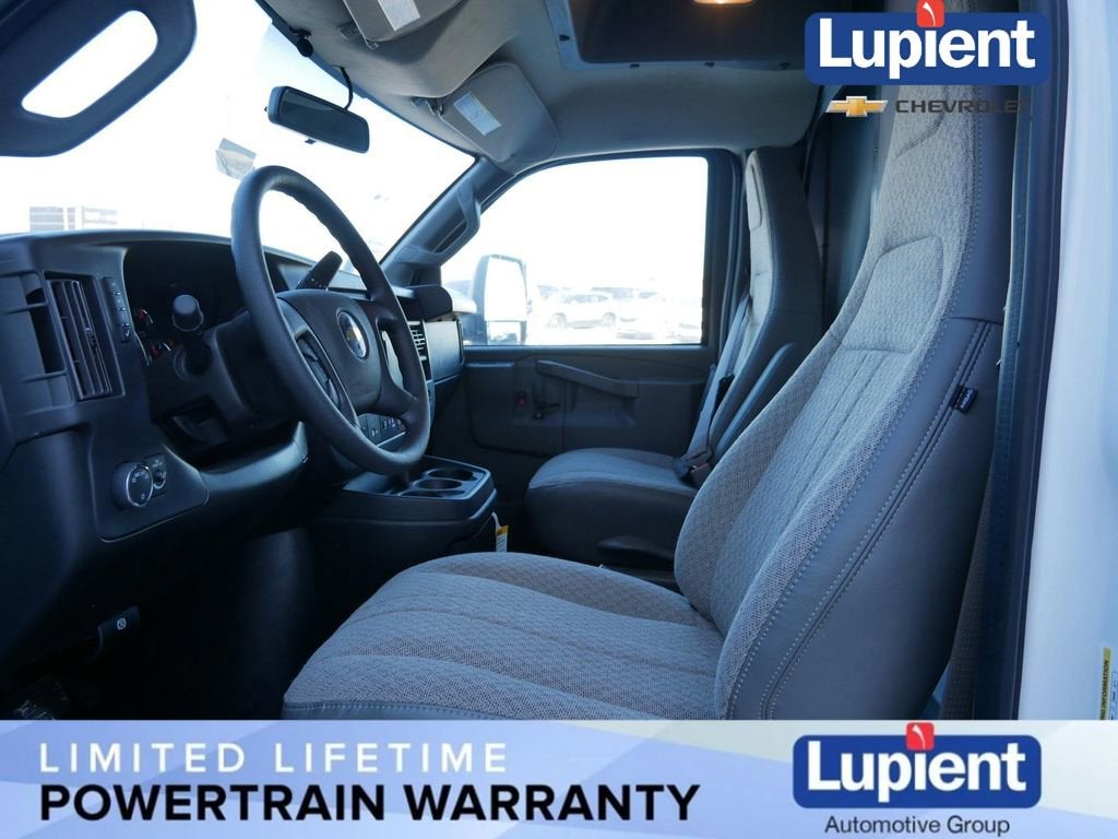 2025 Chevrolet Express Cutaway 3500 1WT