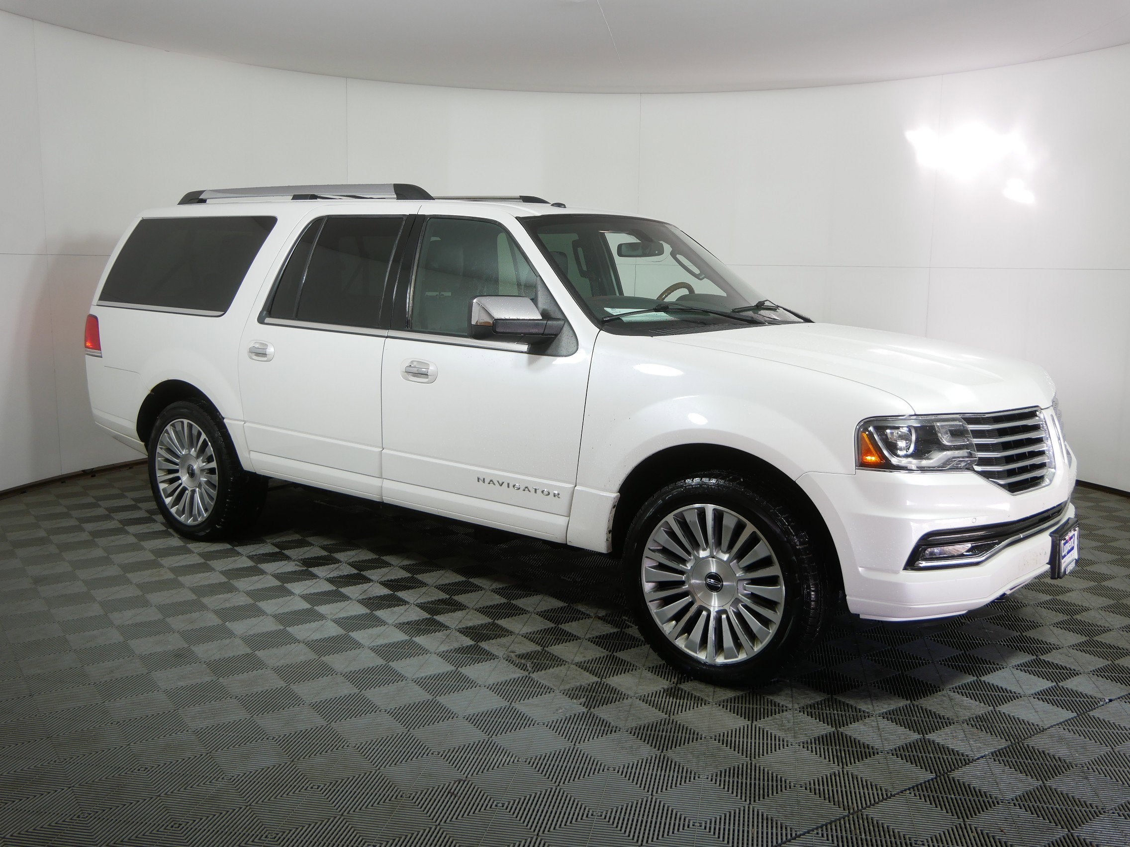 2015 Lincoln Navigator L Base