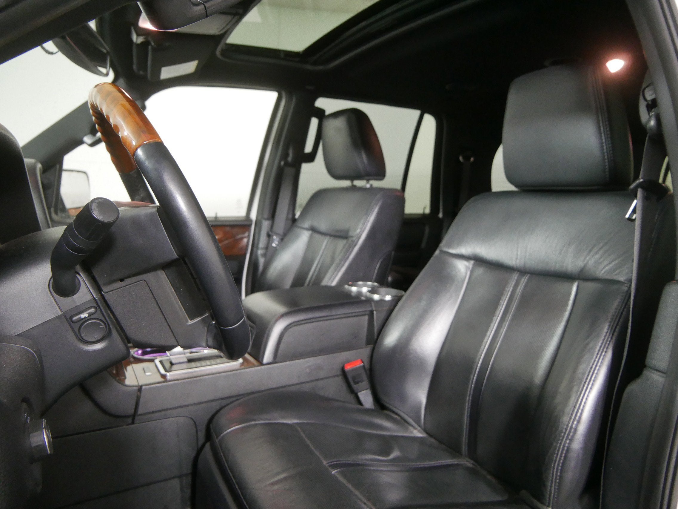 2015 Lincoln Navigator L Base