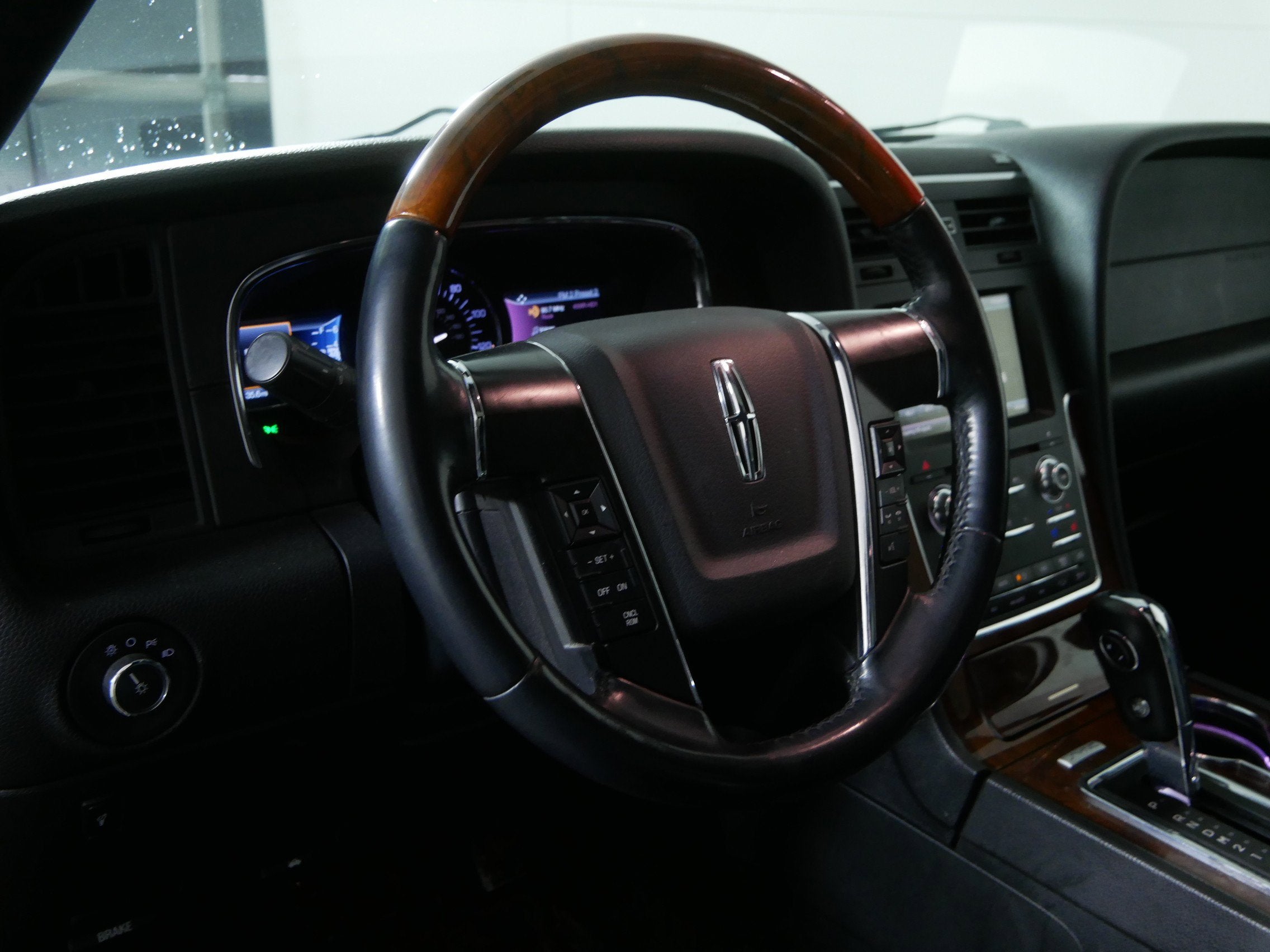2015 Lincoln Navigator L Base