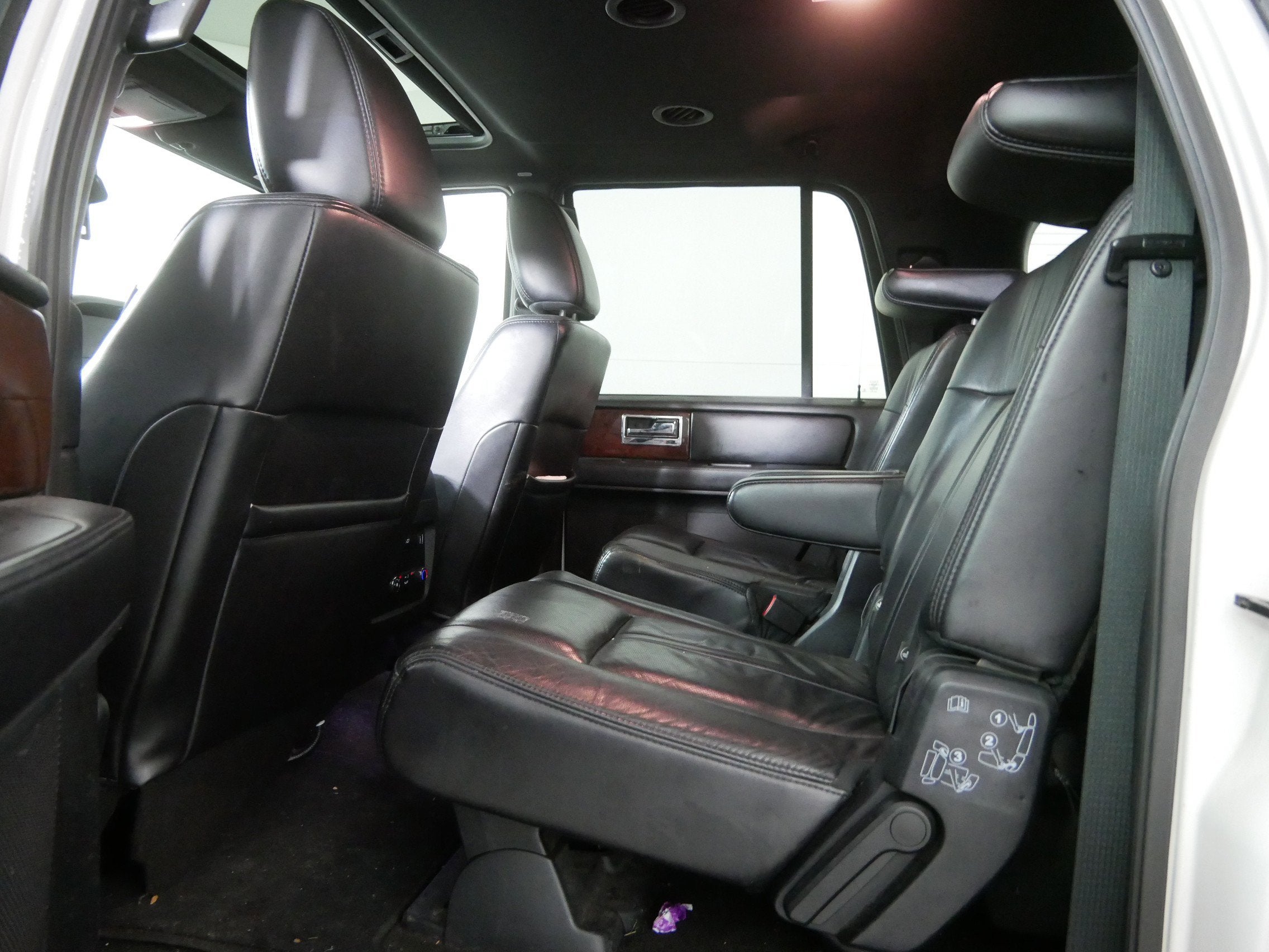 2015 Lincoln Navigator L Base