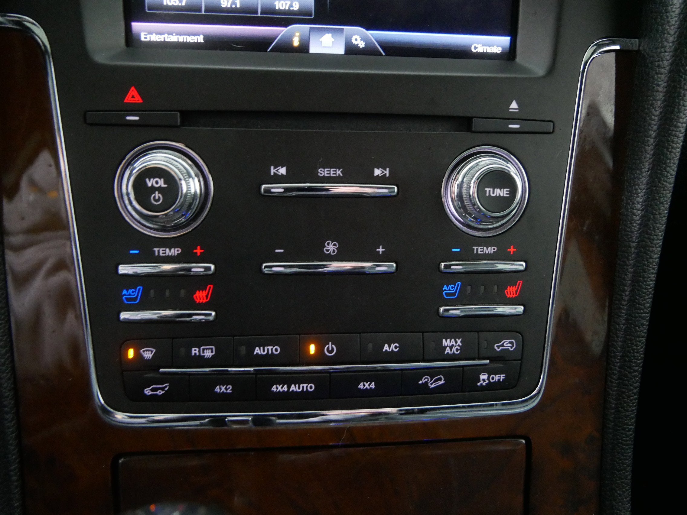 2015 Lincoln Navigator L Base