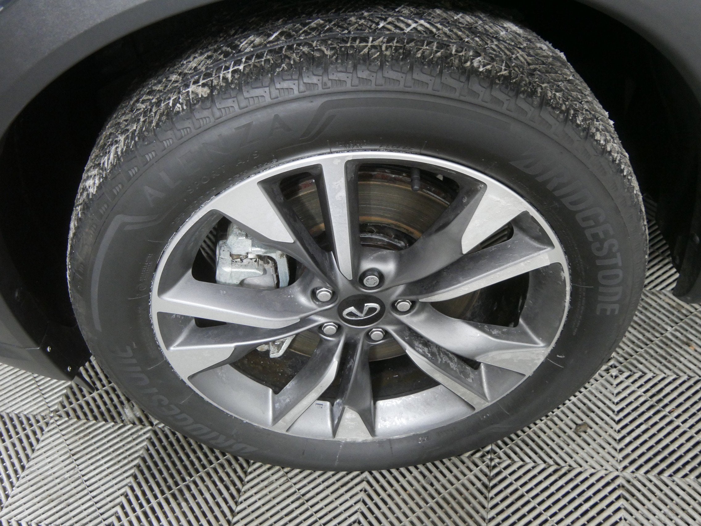 2024 INFINITI QX60 LUXE