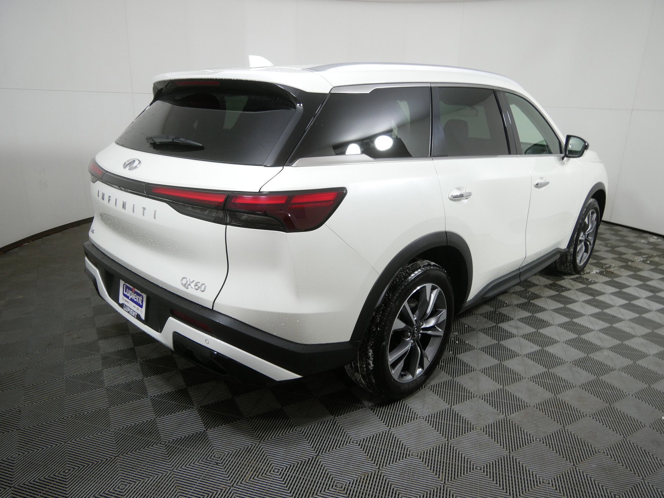 2024 INFINITI QX60 LUXE