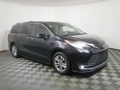 2023 Toyota Sienna LE