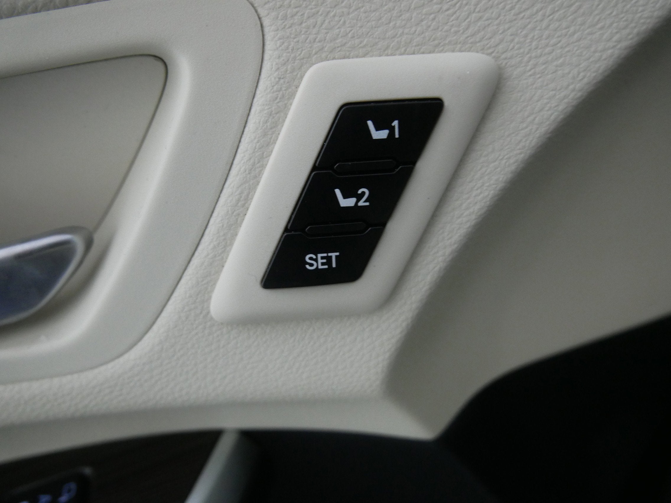 2023 Toyota Sienna LE