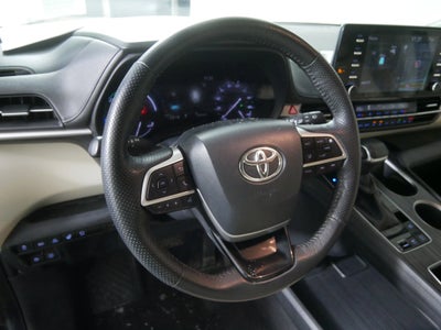 2023 Toyota Sienna LE