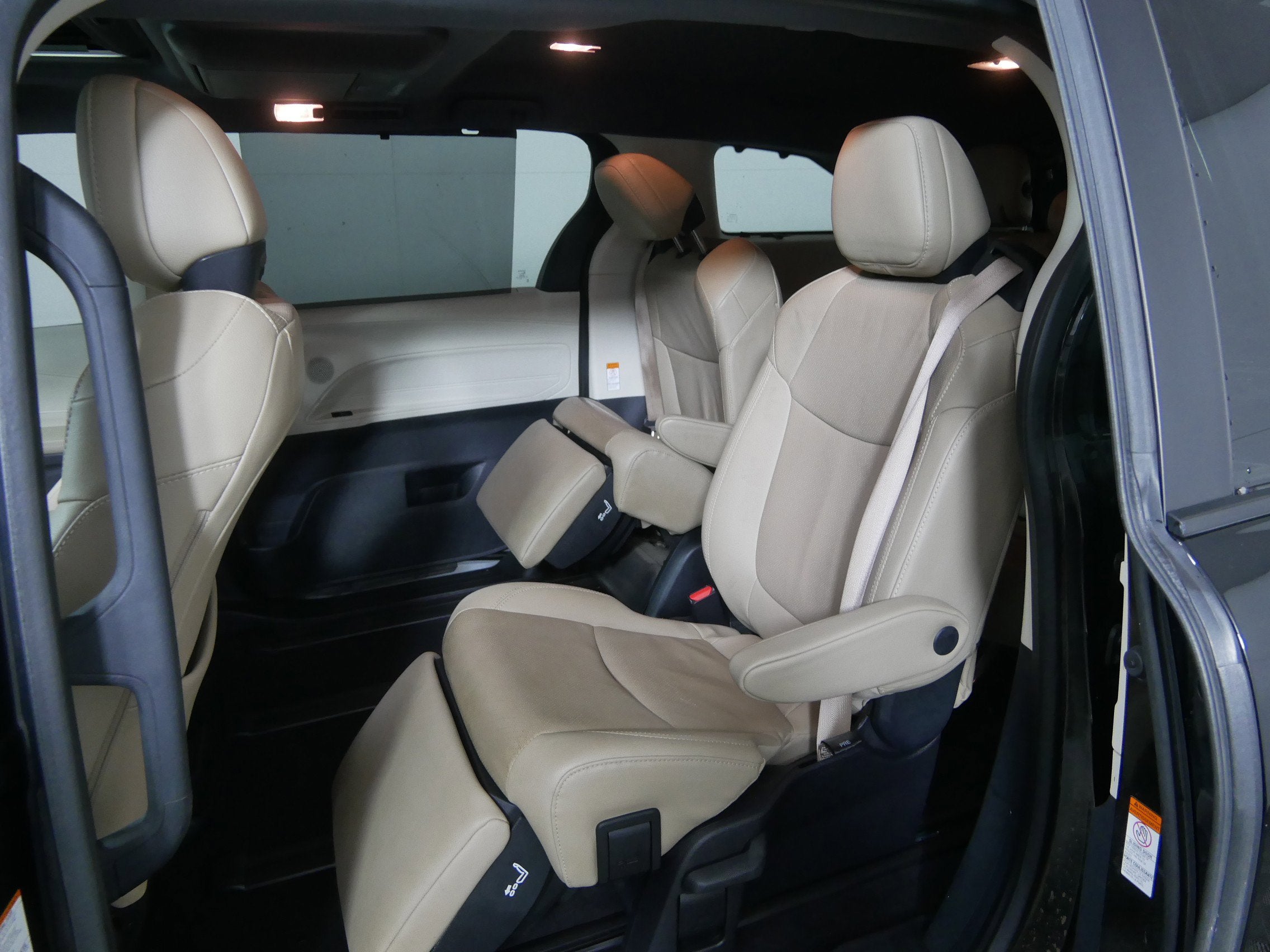 2023 Toyota Sienna LE