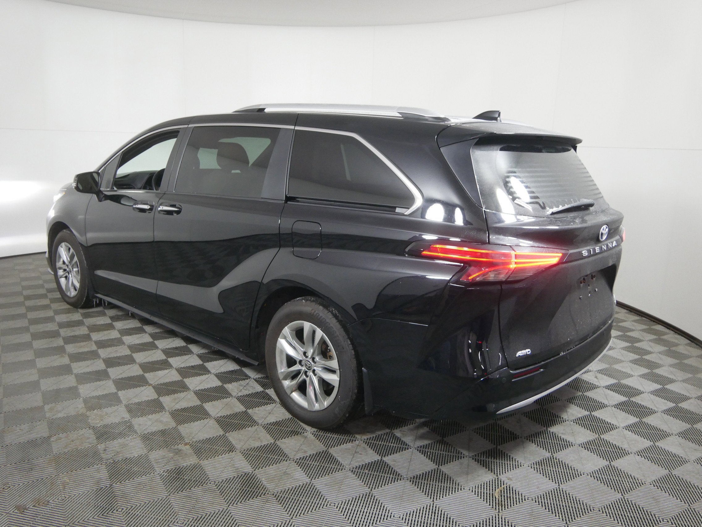 2023 Toyota Sienna LE