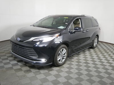 2023 Toyota Sienna LE