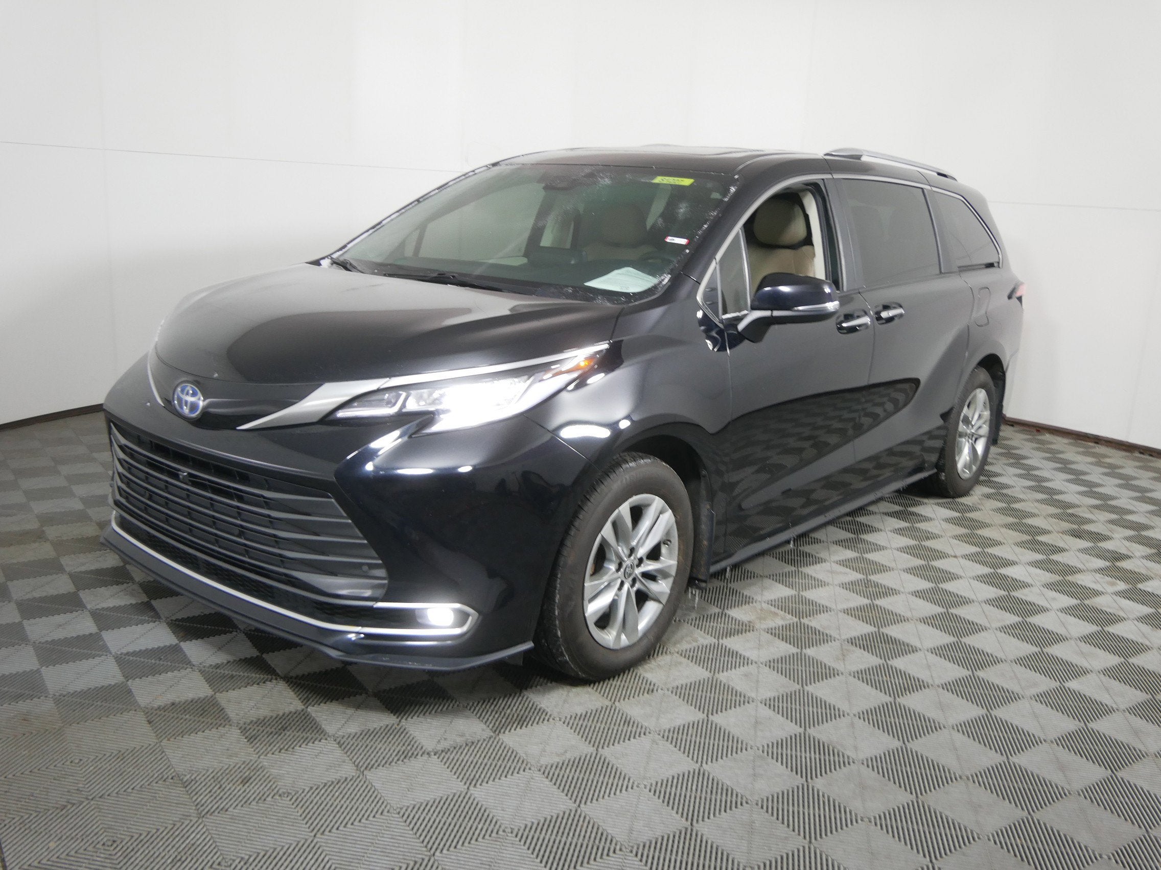 2023 Toyota Sienna LE