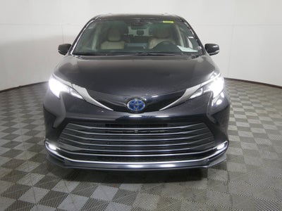 2023 Toyota Sienna LE