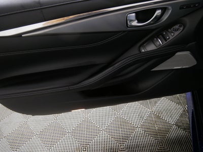 2022 INFINITI Q60 LUXE