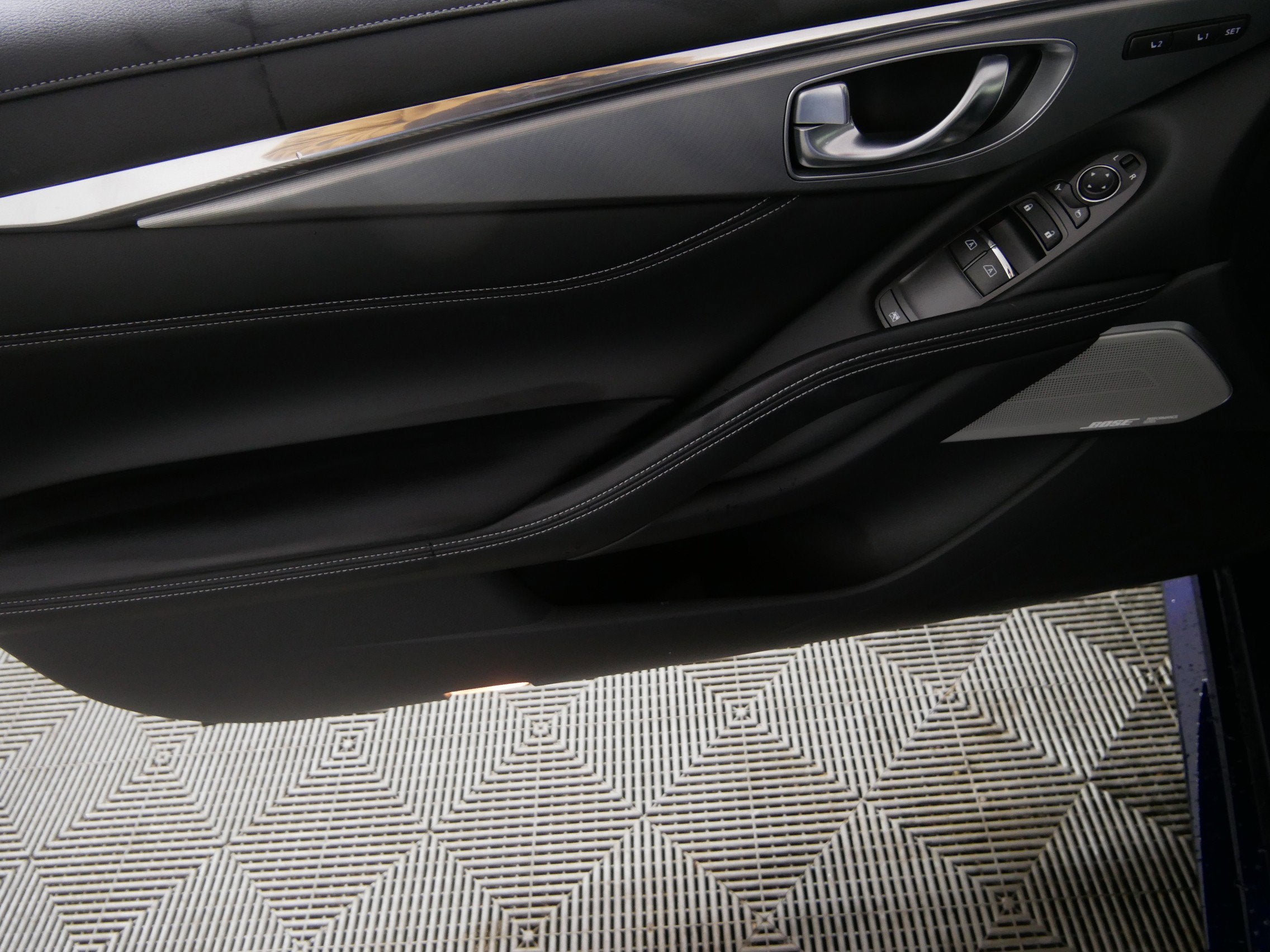 2022 INFINITI Q60 LUXE