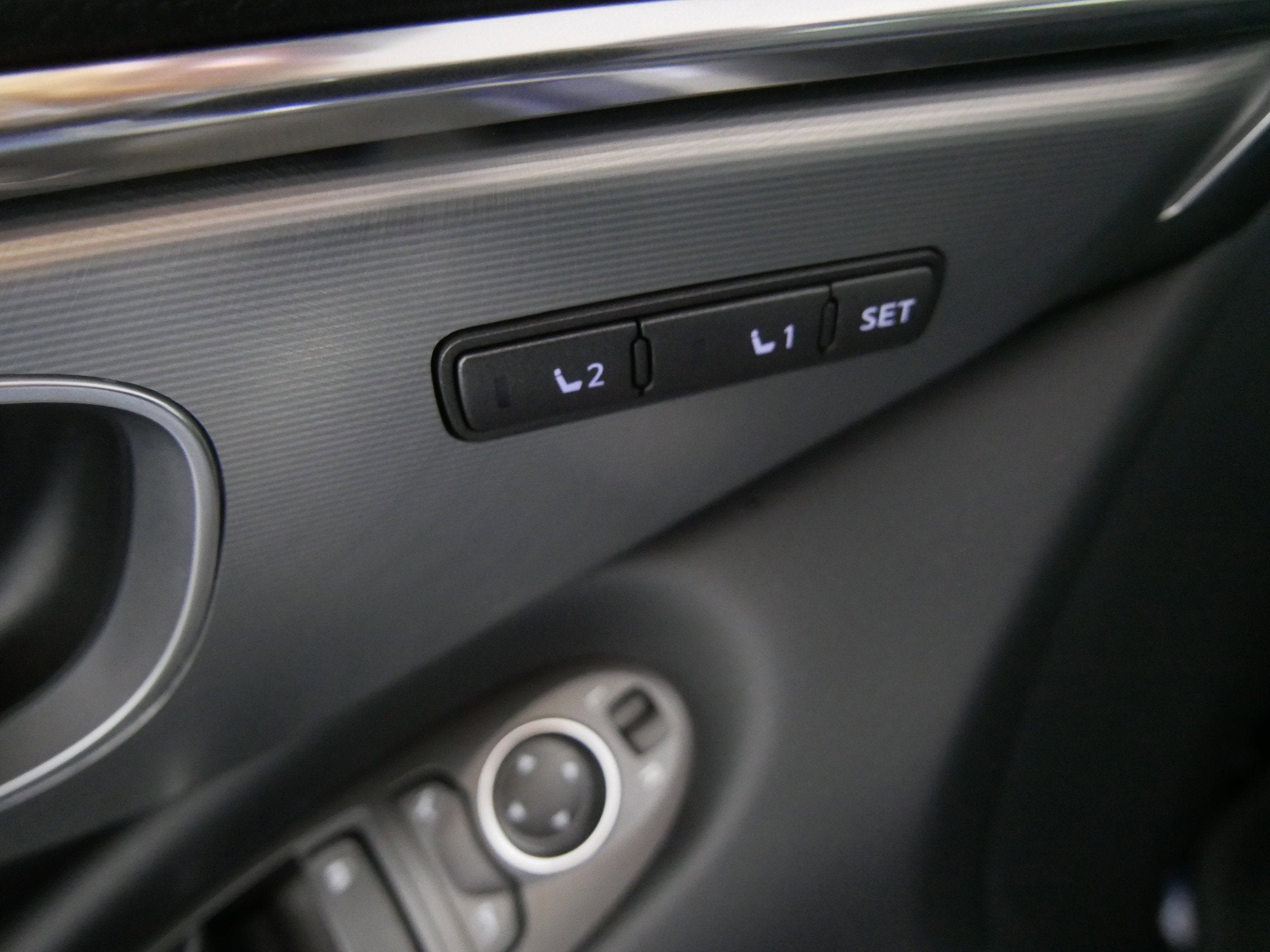 2022 INFINITI Q60 LUXE