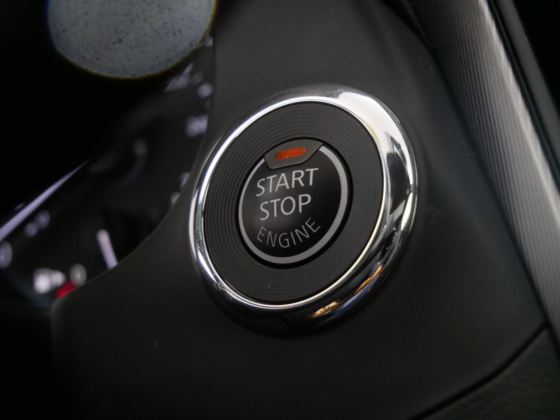 2022 INFINITI Q60 LUXE