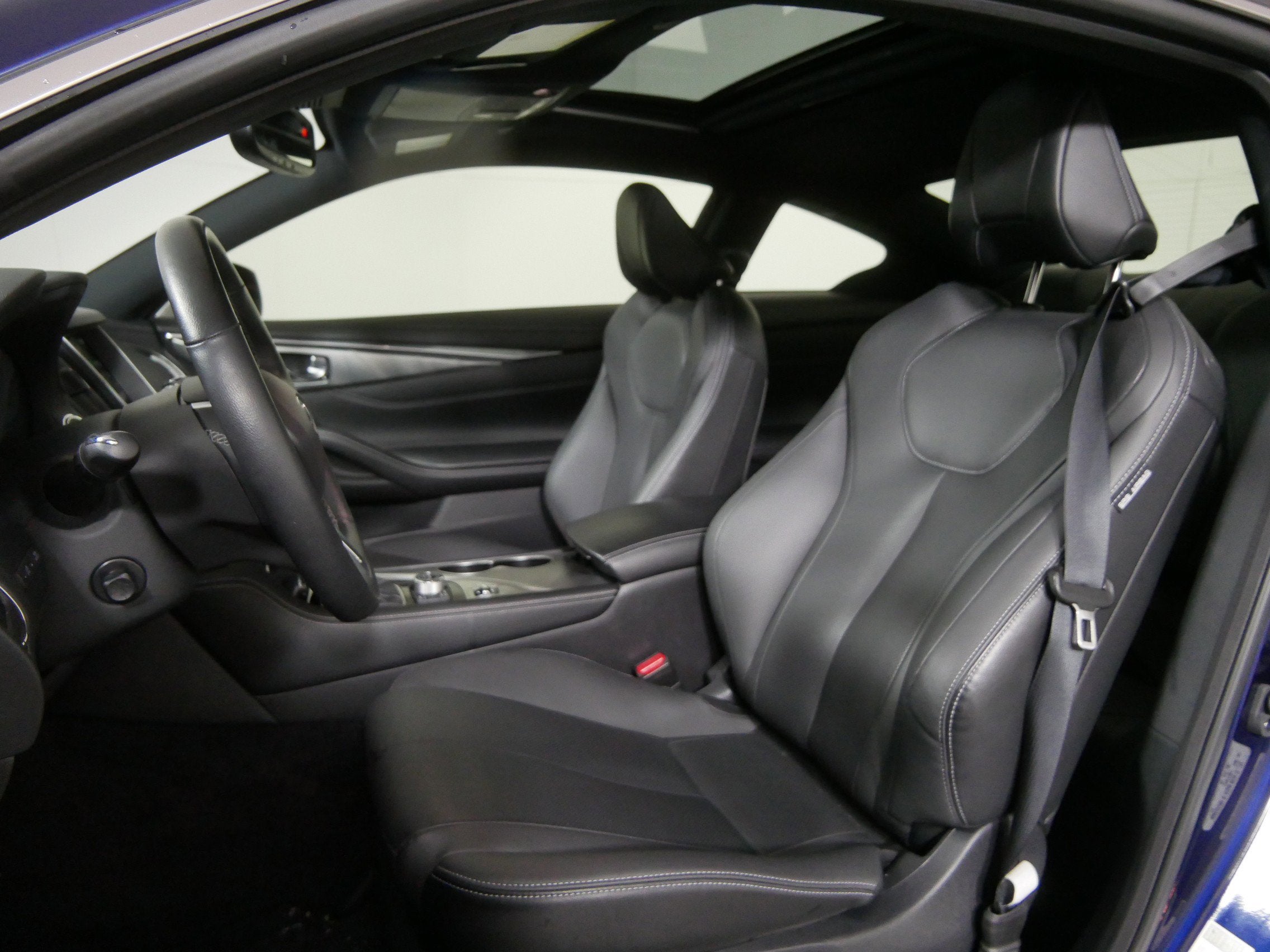 2022 INFINITI Q60 LUXE