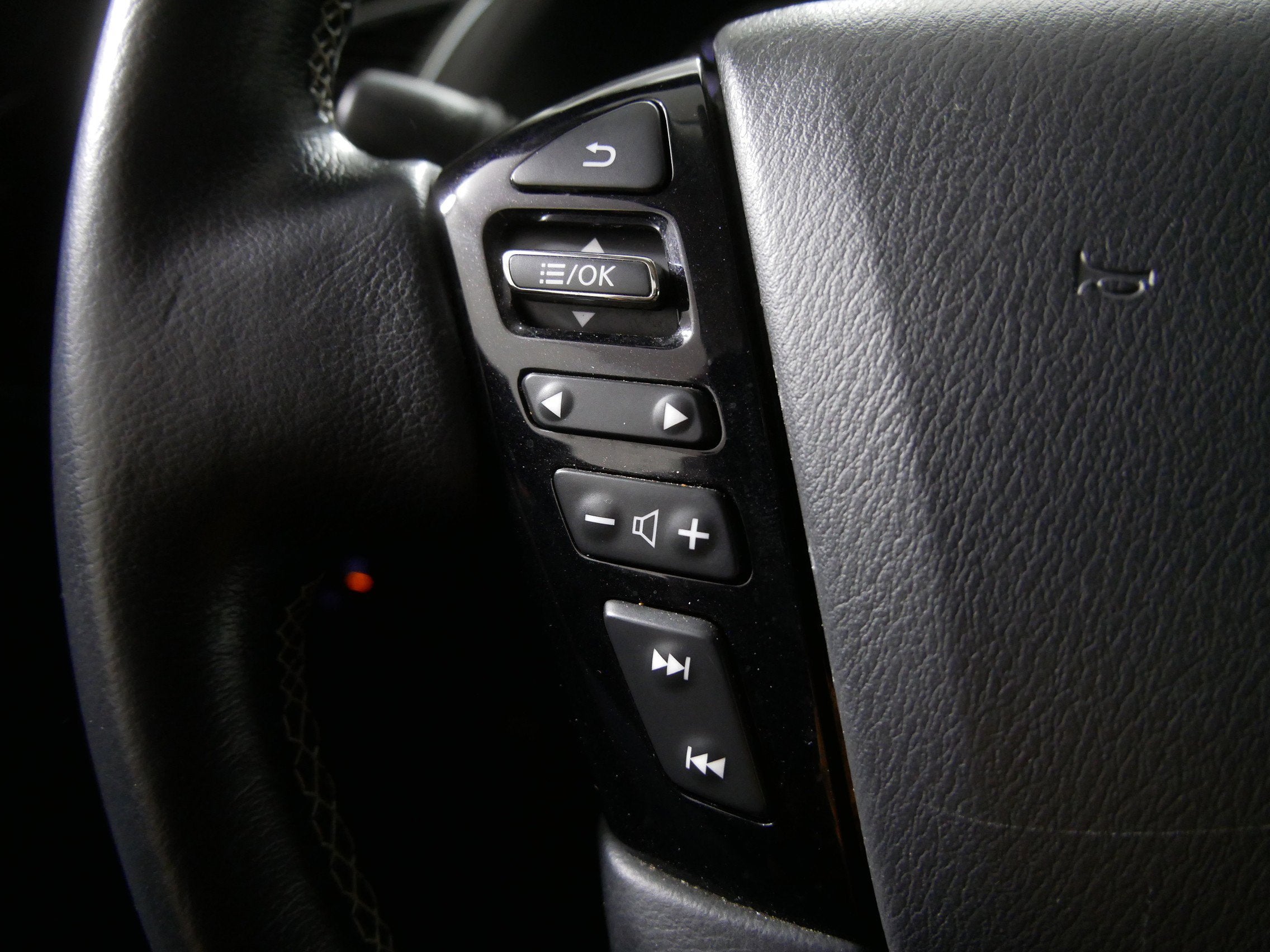 2022 INFINITI QX80 LUXE