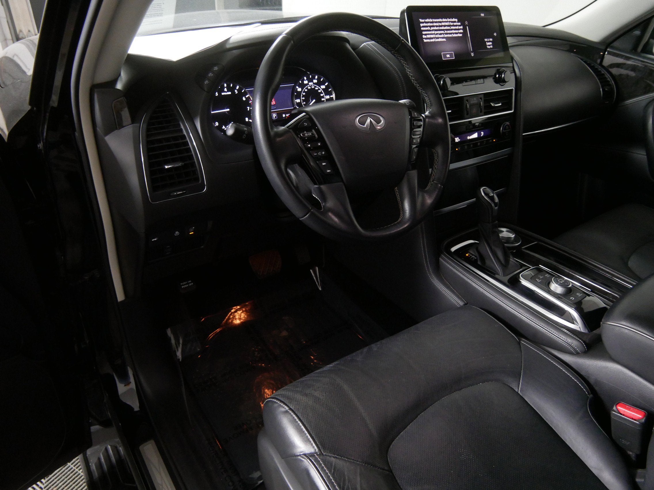 2022 INFINITI QX80 LUXE