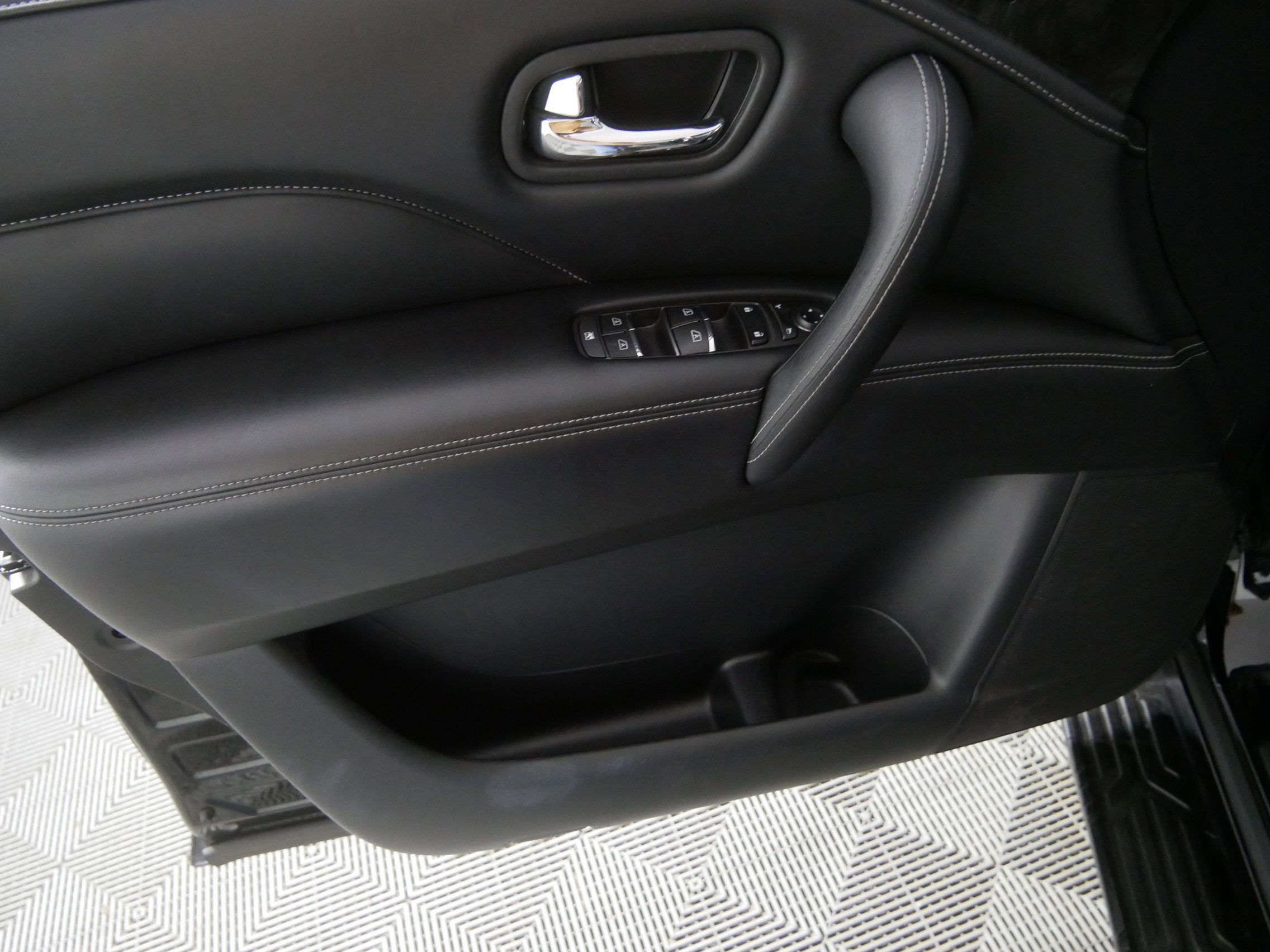 2022 INFINITI QX80 LUXE