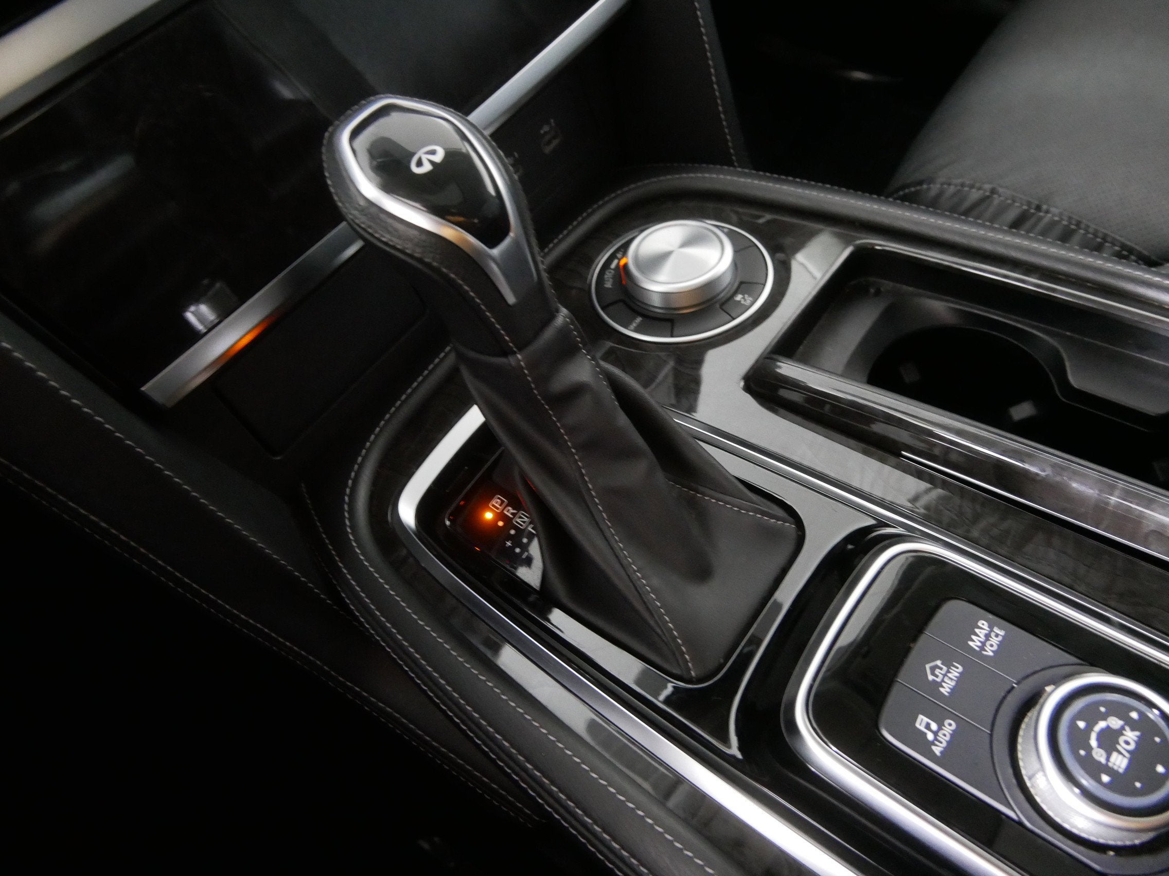 2022 INFINITI QX80 LUXE