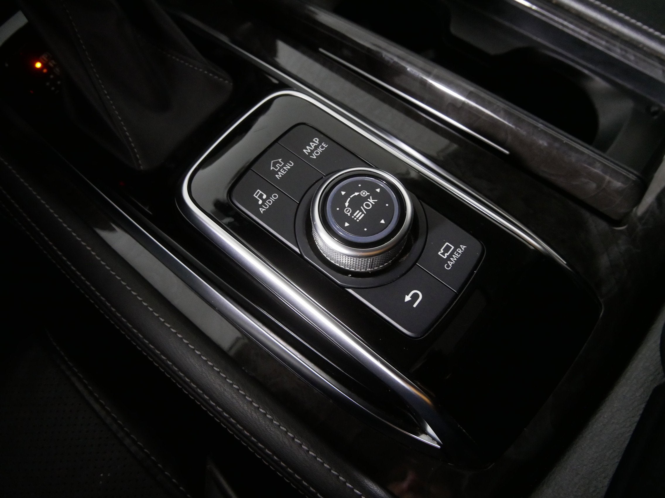 2022 INFINITI QX80 LUXE