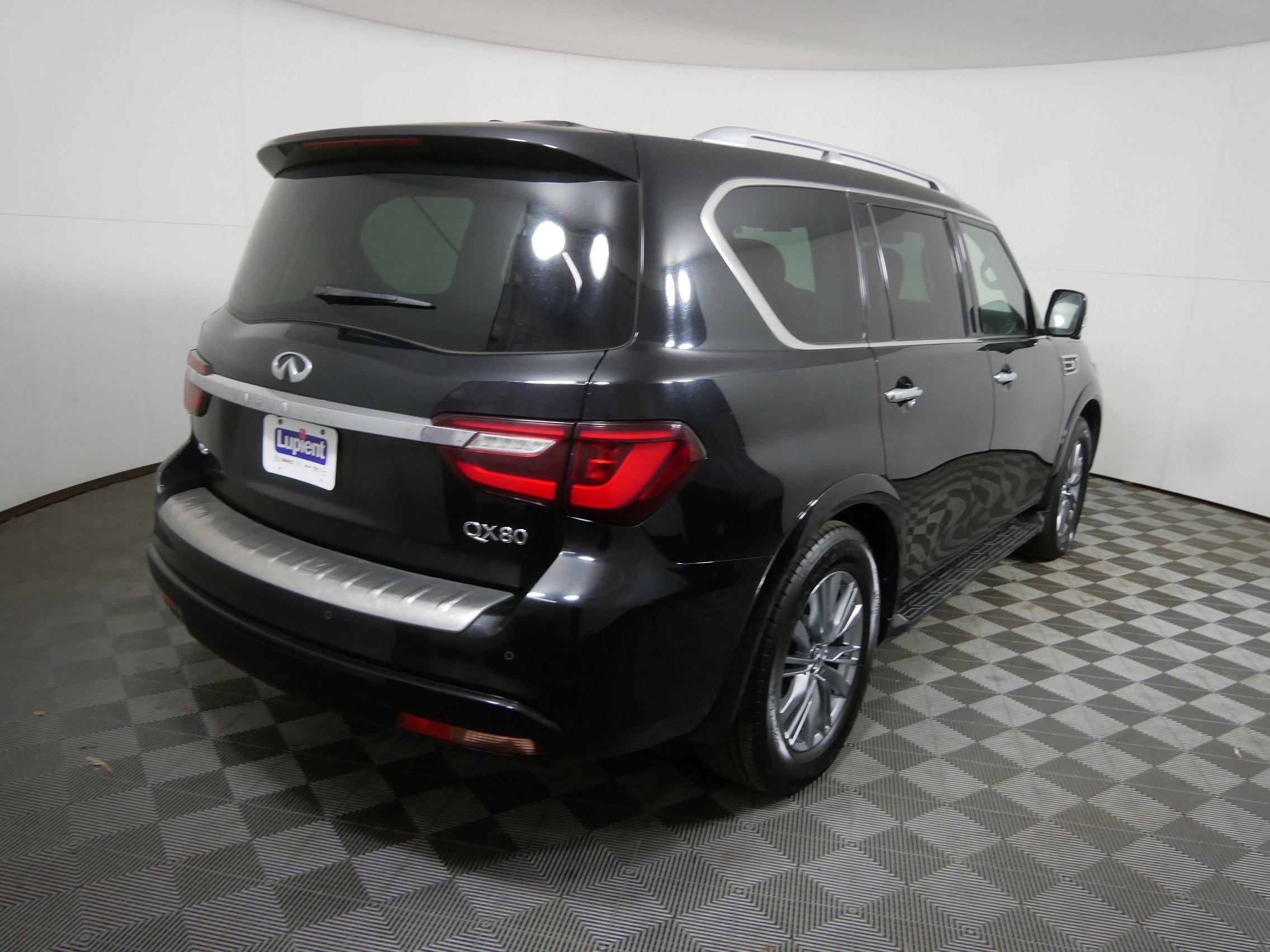 2022 INFINITI QX80 LUXE