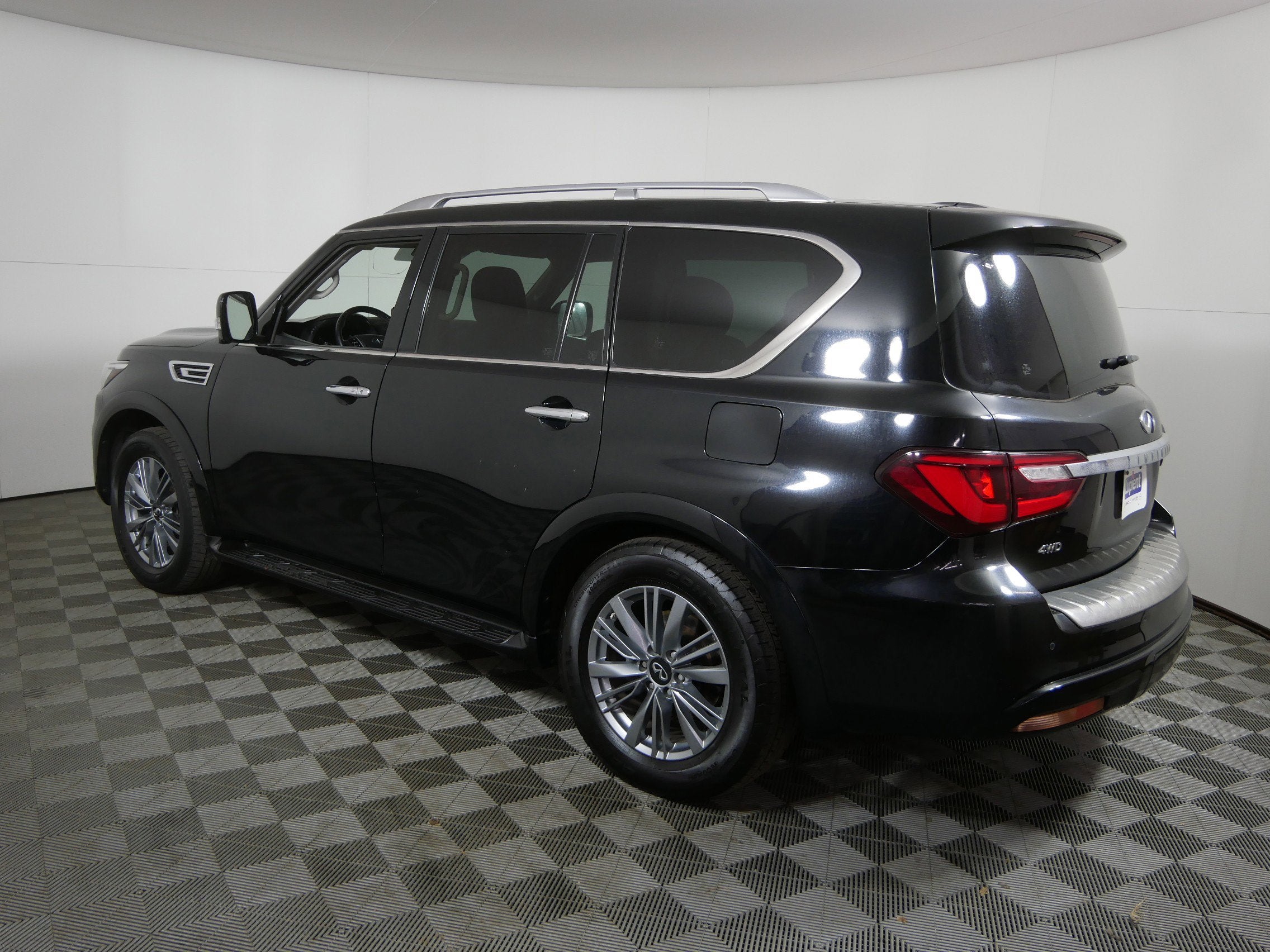 2022 INFINITI QX80 LUXE