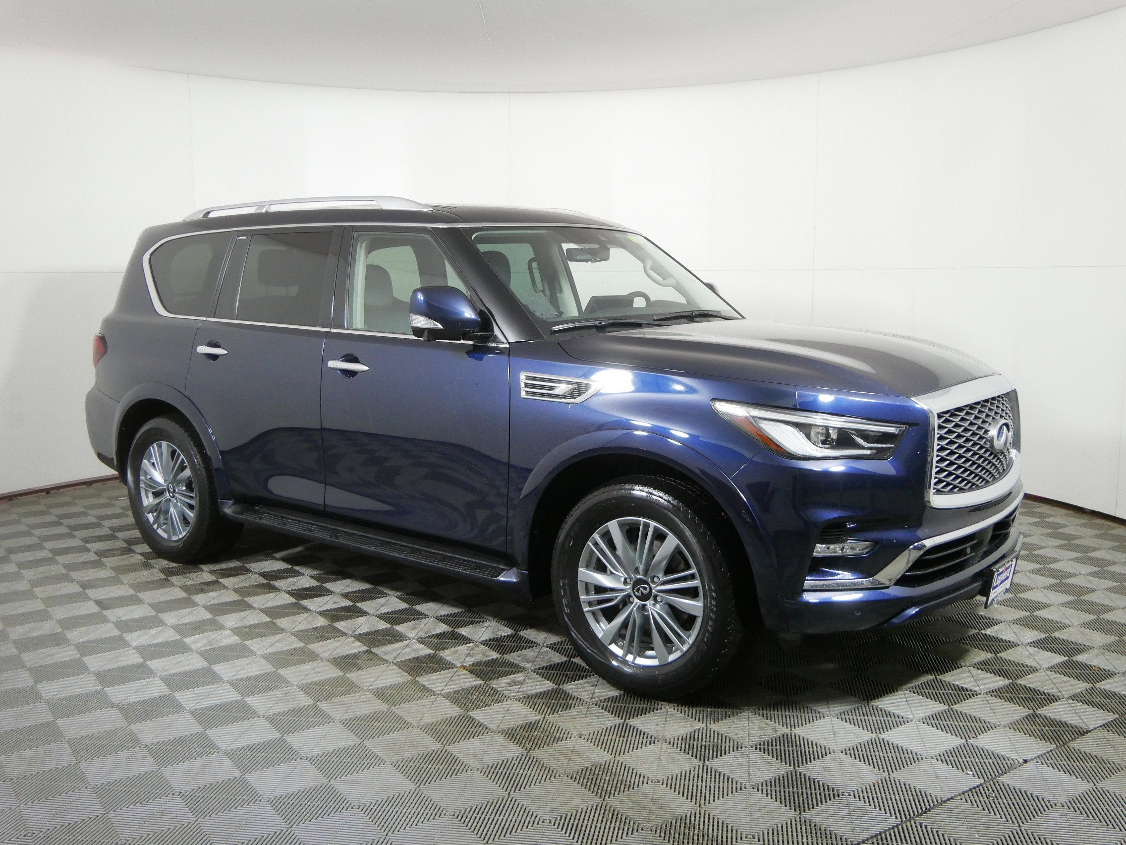 2024 INFINITI QX80 LUXE