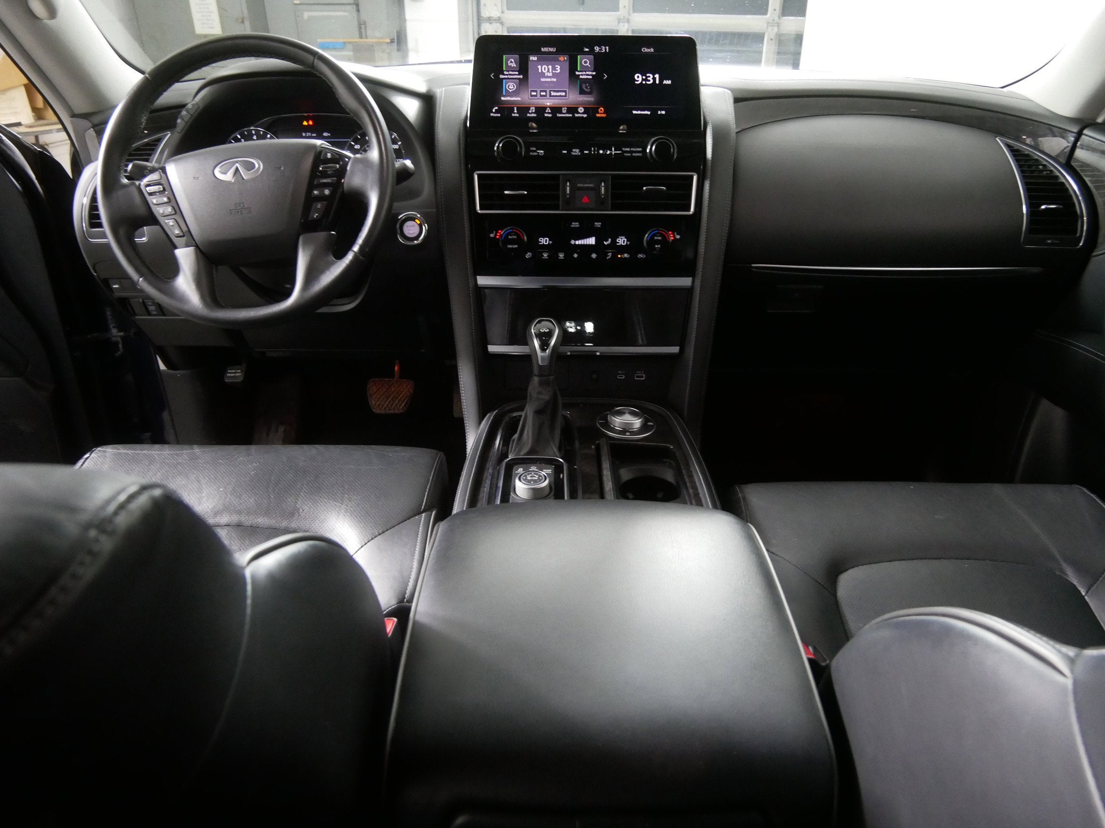 2024 INFINITI QX80 LUXE