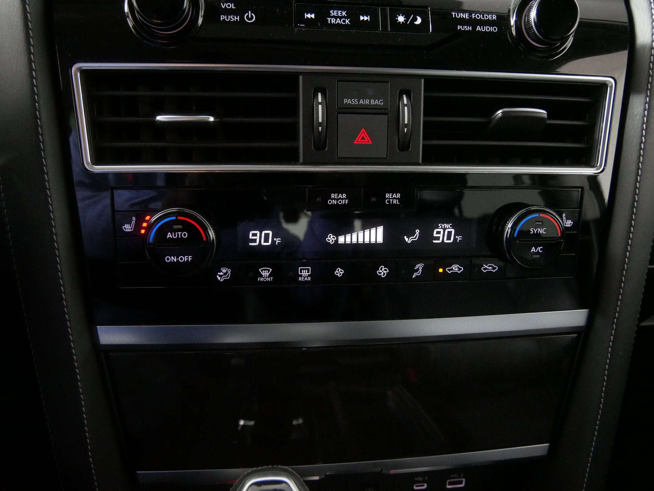 2024 INFINITI QX80 LUXE