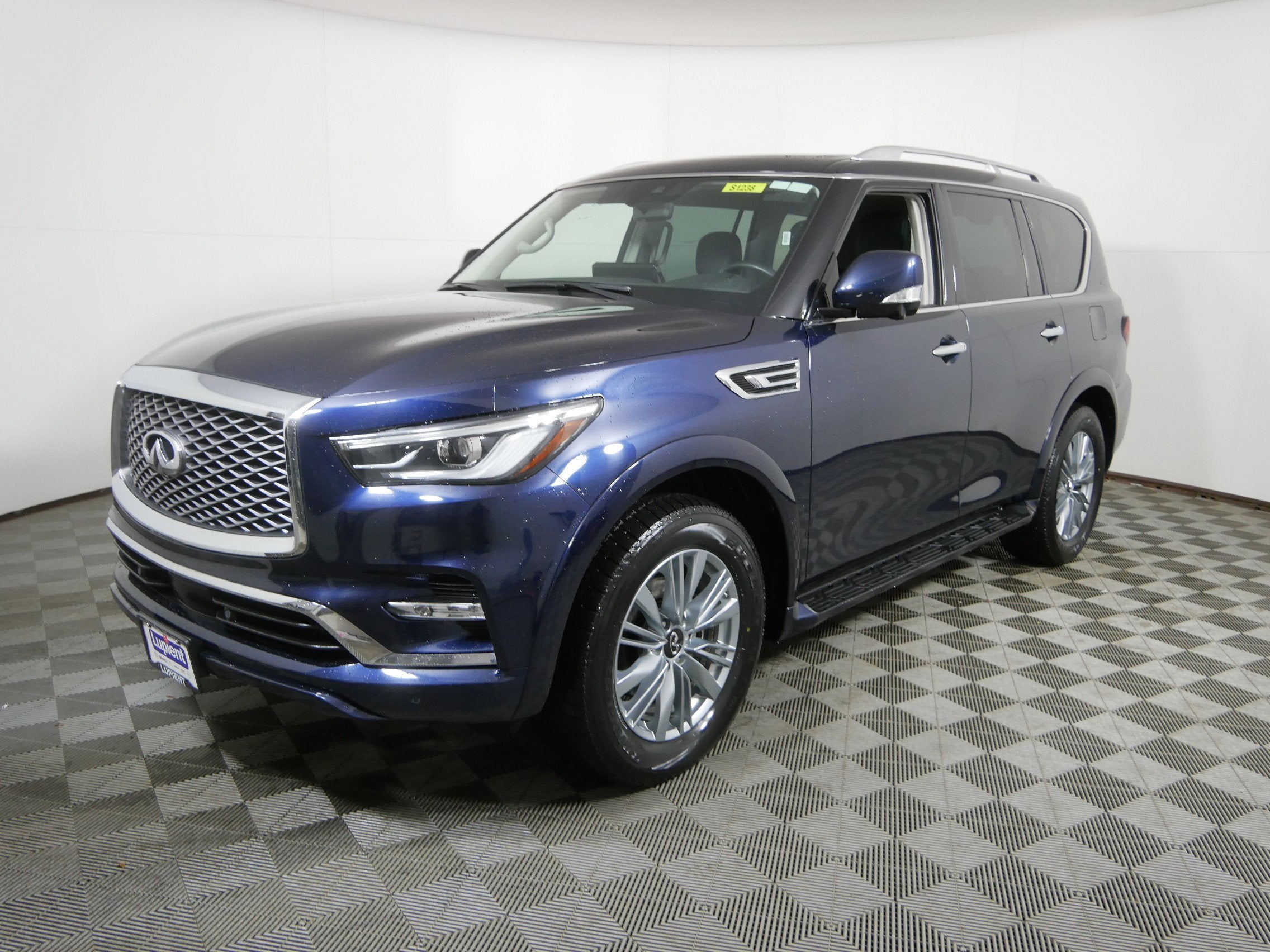 2024 INFINITI QX80 LUXE