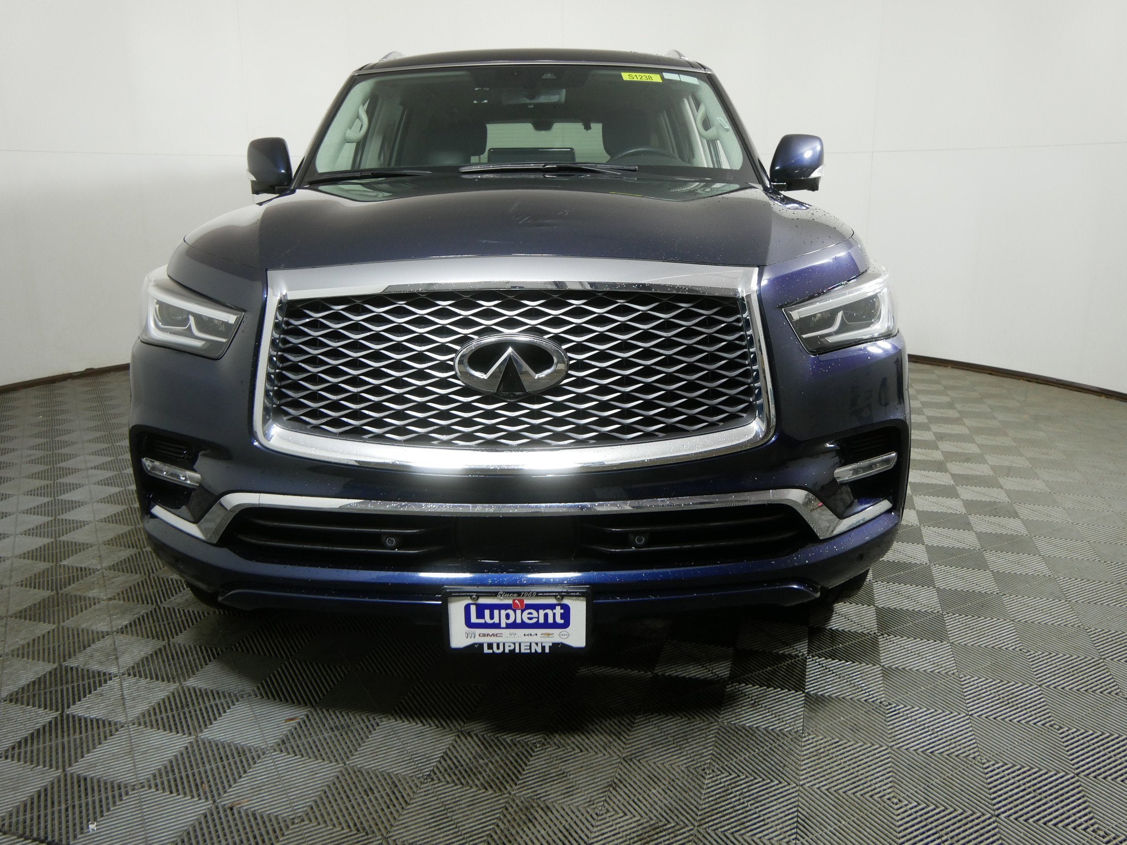 2024 INFINITI QX80 LUXE