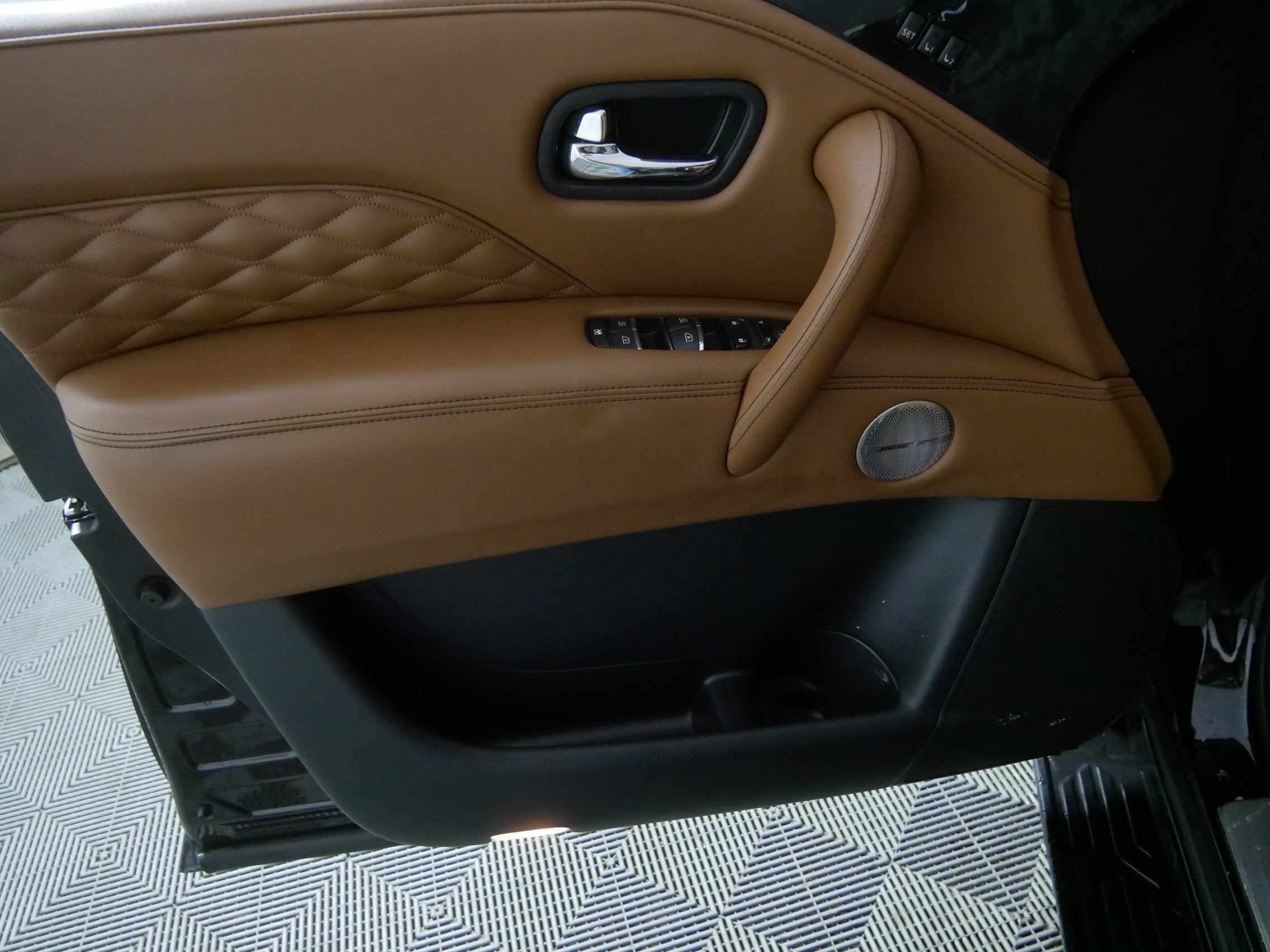 2023 INFINITI QX80 SENSORY