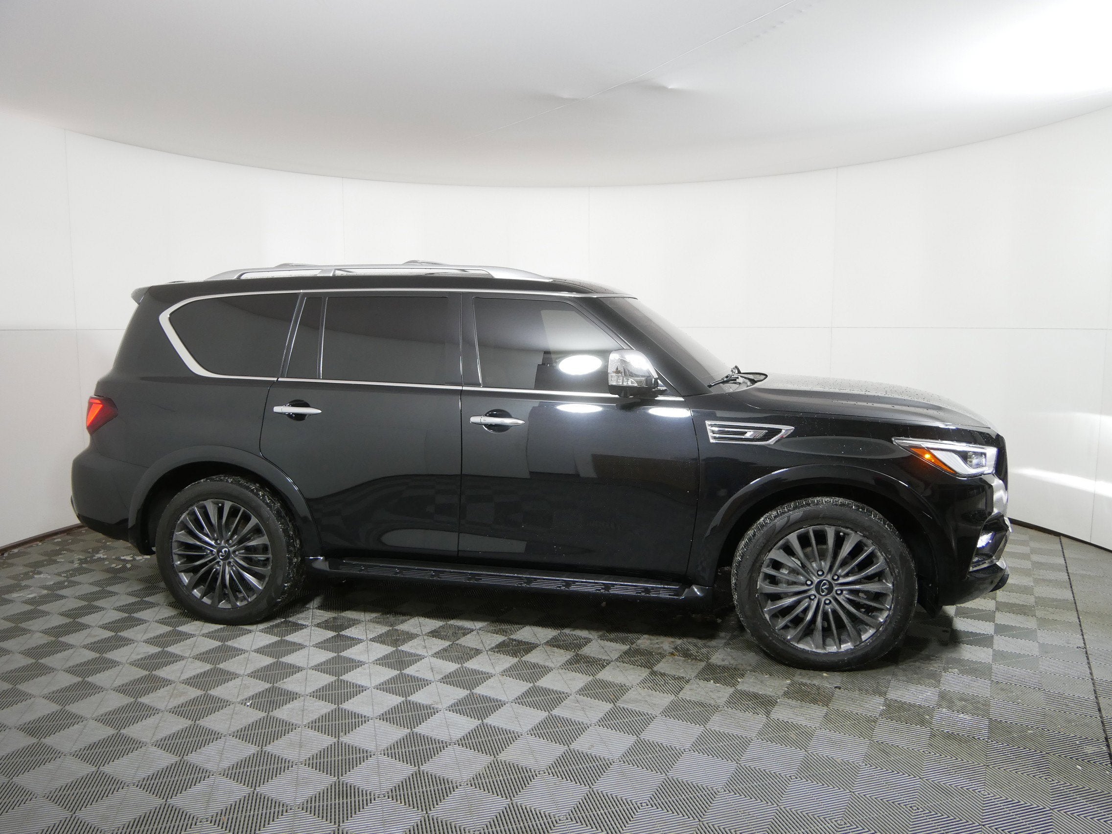 2023 INFINITI QX80 SENSORY