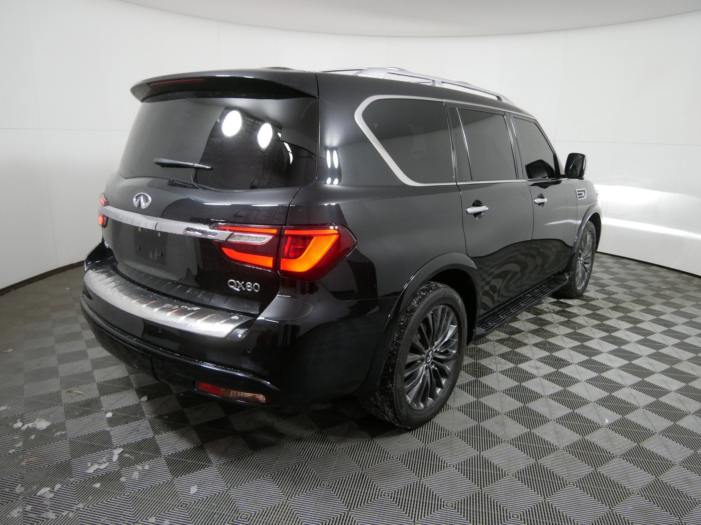 2023 INFINITI QX80 SENSORY