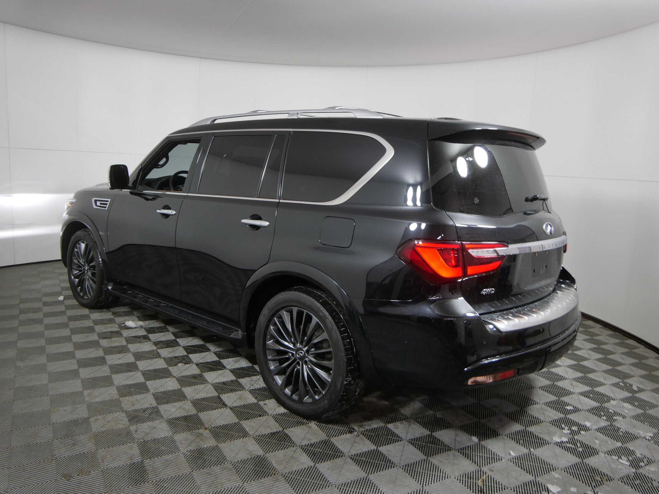 2023 INFINITI QX80 SENSORY