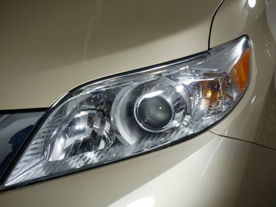 2014 Toyota Sienna XLE 7 Passenger