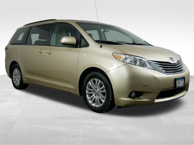 2014 Toyota Sienna XLE 7 Passenger