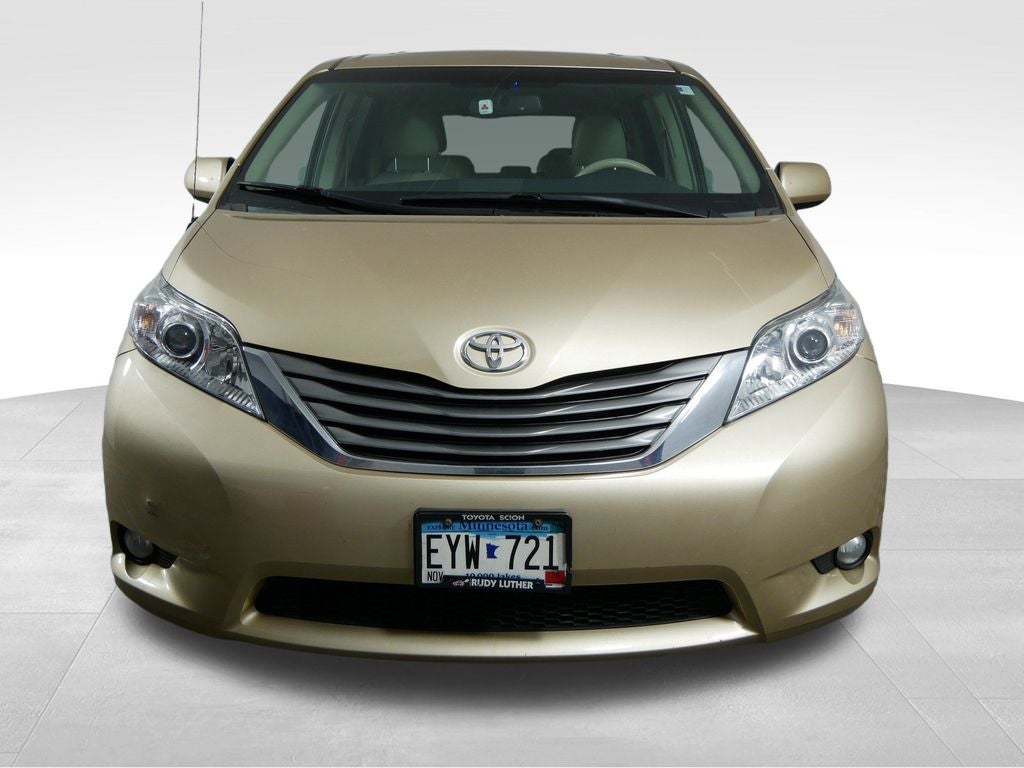 2014 Toyota Sienna XLE 7 Passenger