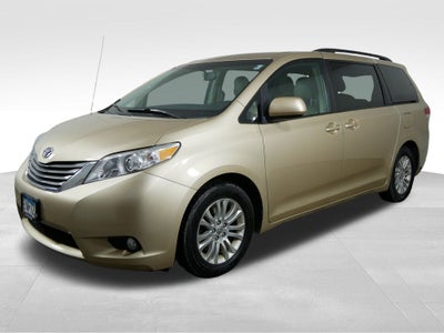 2014 Toyota Sienna XLE 7 Passenger
