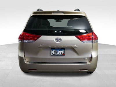 2014 Toyota Sienna XLE 7 Passenger